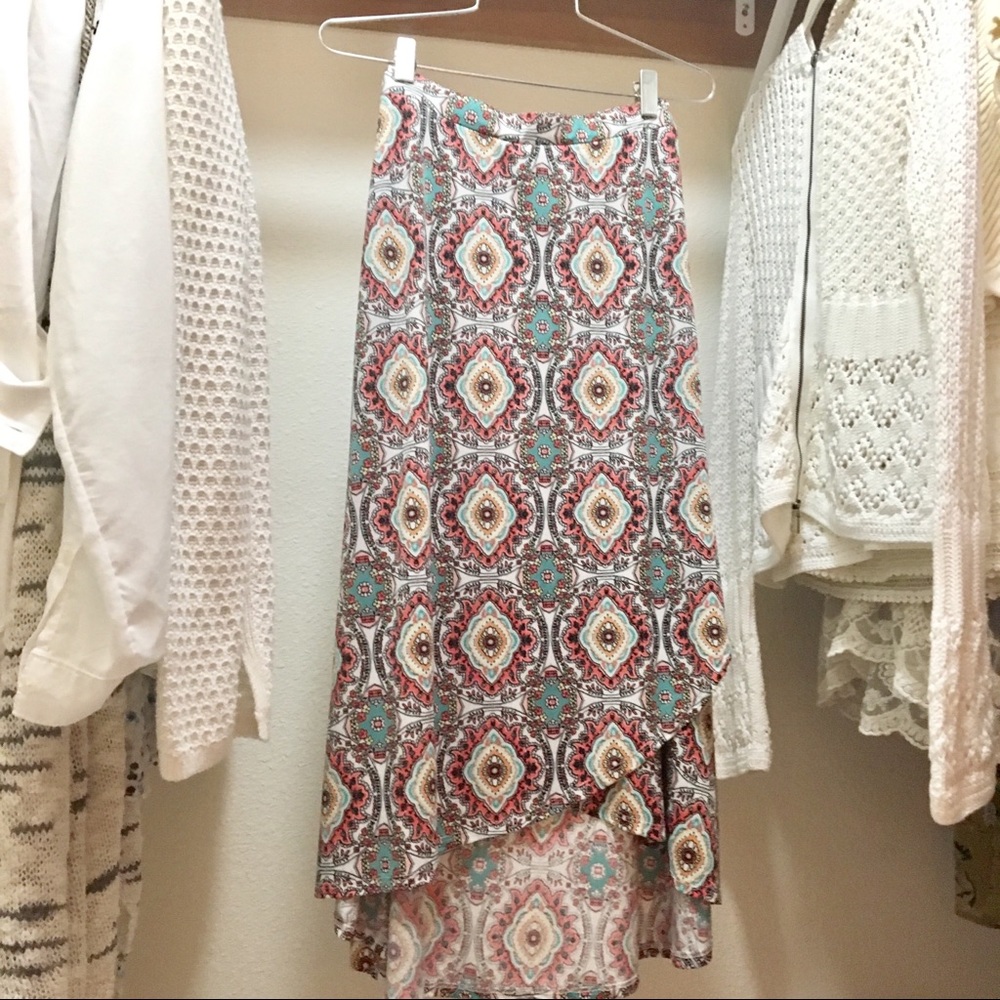 Bobeau Faux Wrap Hi-Lo Skirt 
Size: Large